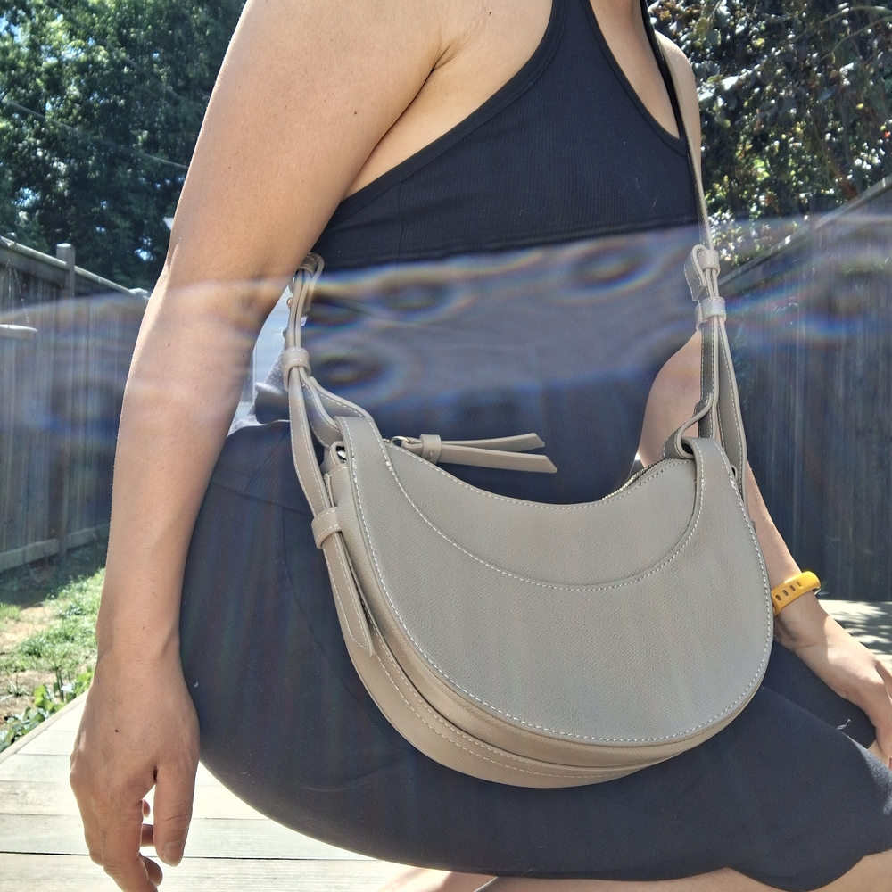 Elegant Cream Women's Shoulder Bag